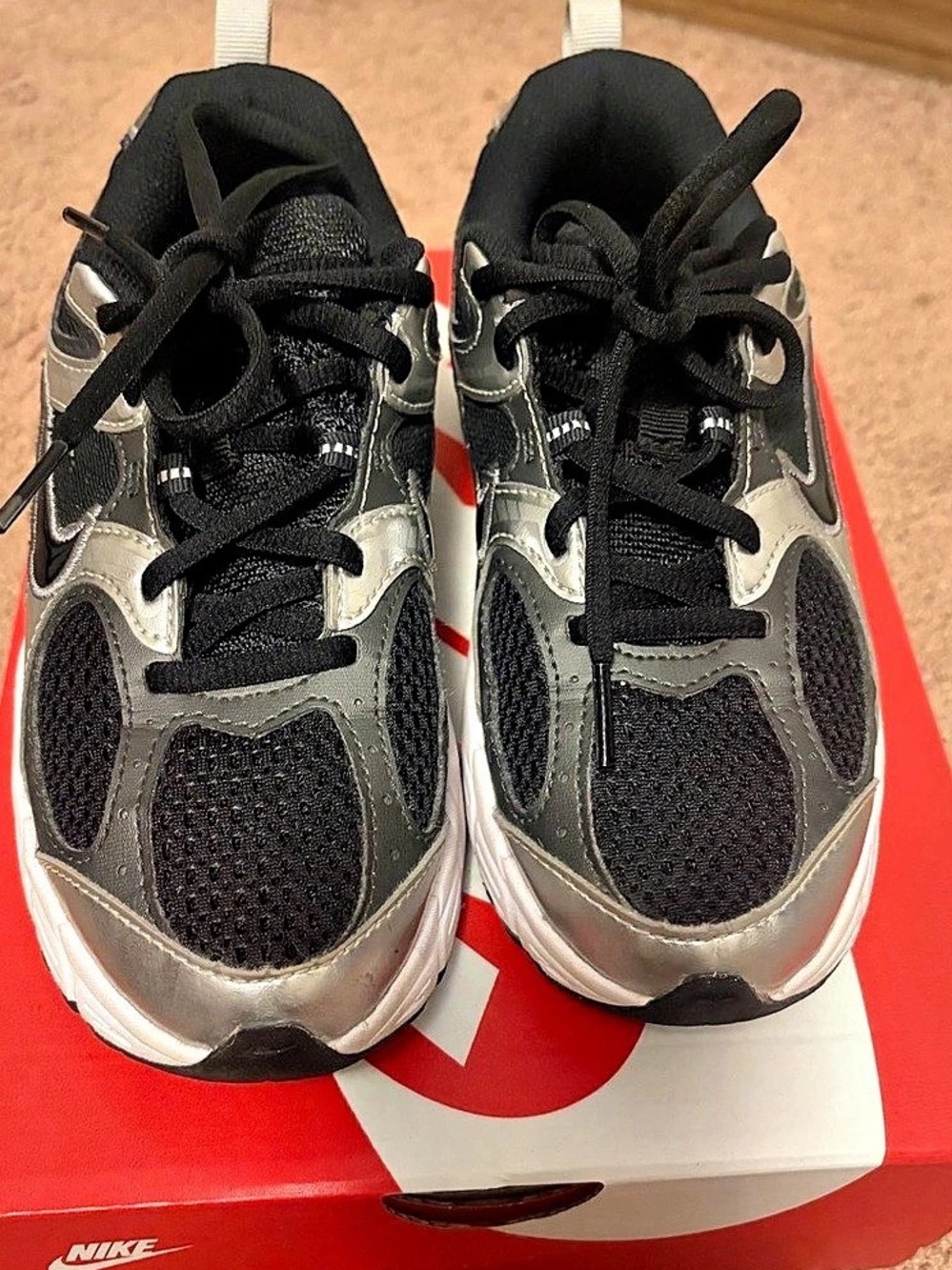 Nike V5 RNR Lace Up Shoes